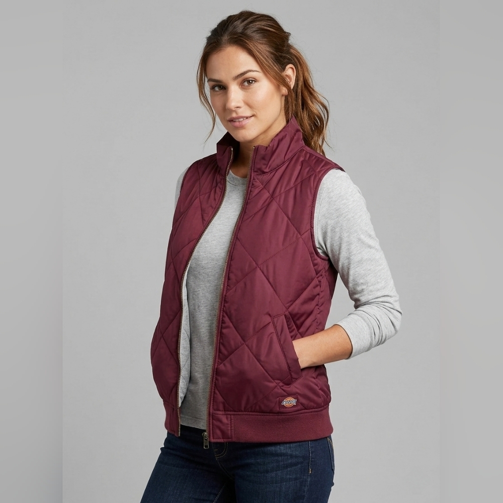 Dickies Women's Diamond Quilted Puffer Vest Maroon Burgundy Small